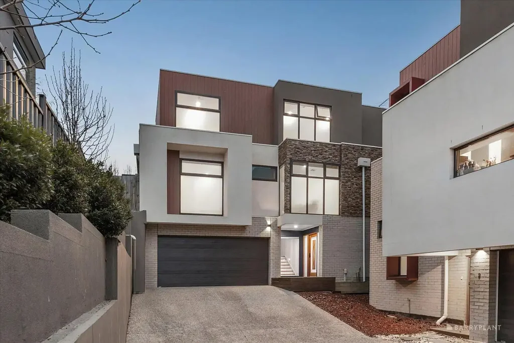 Doncaster East 3ਬੈੱਡਰੂਮ Three Levels of Style and Luxury in the EDSC Zone
