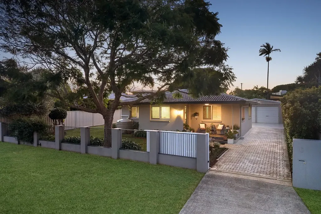 Buderim 3 Bedroom Charming entertainer in premier 'on top' locale