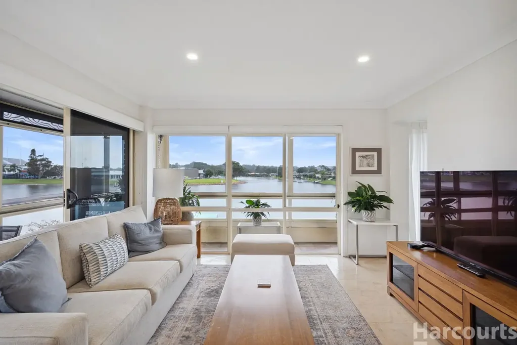 Port Macquarie 2ห้องนอน Stunning Two-Bedroom Villa with Breathtaking Water Views – Perfect Corner Position in Premier Retirement Village!