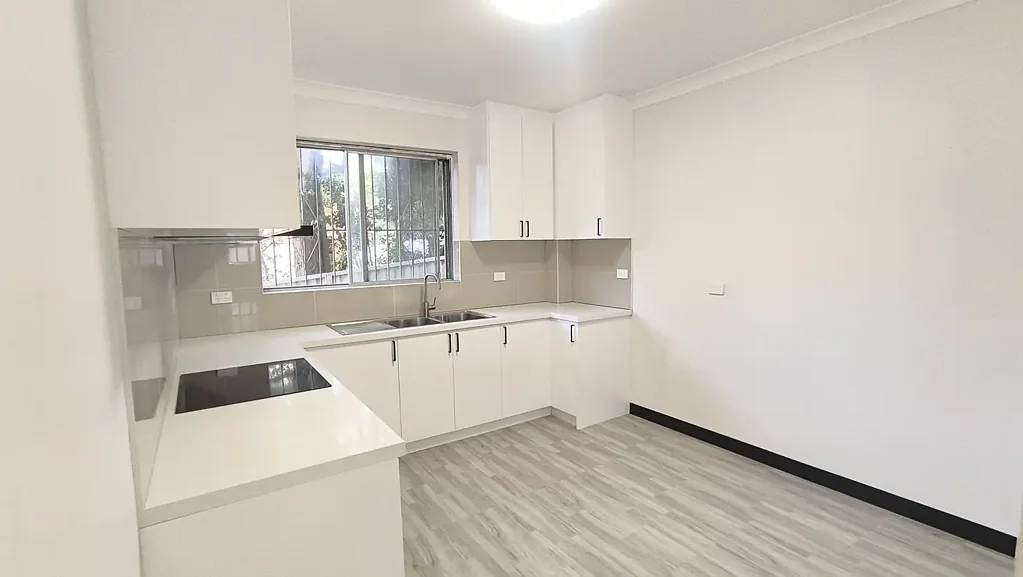 Sunny and Spacious Newly Renovated Unit Only 6 Minutes To Train Station On 1st Floor