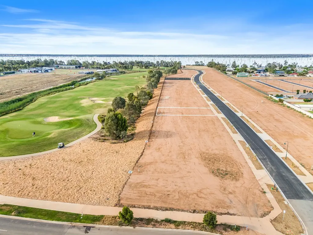 Yarrawonga Right on the Golf Course!