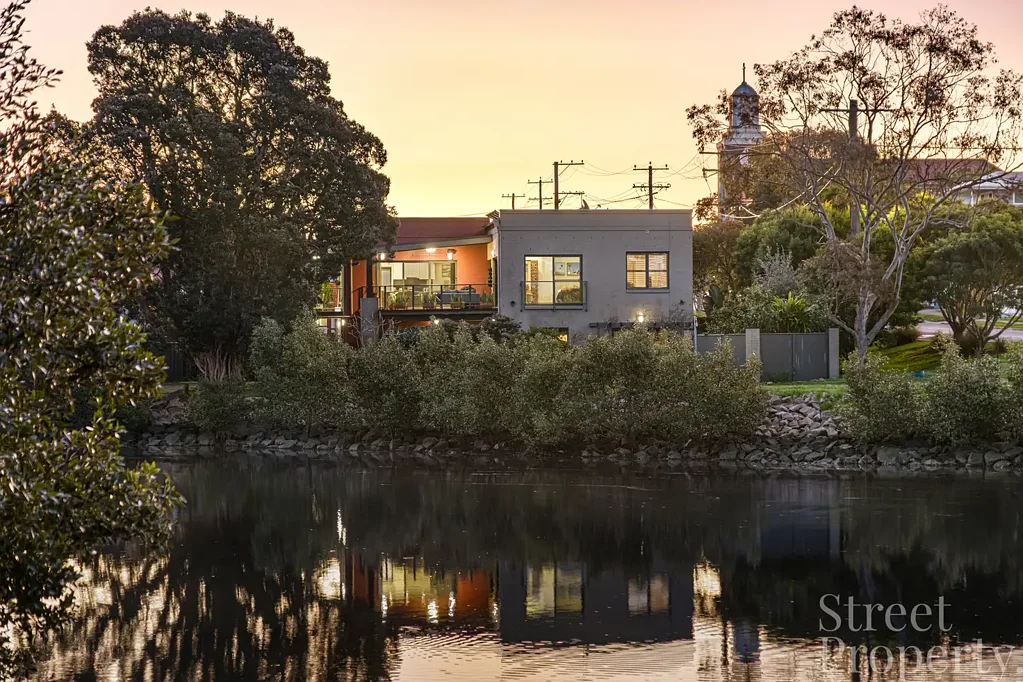 Tighes Hill 4ਬੈੱਡਰੂਮ Absolute waterfront family home, a peaceful inner city haven