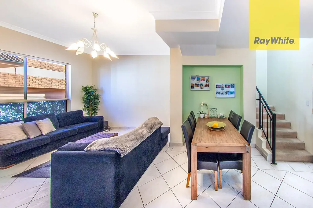 TOWNHOUSE WITH PRIVATE COURTYARD!!!