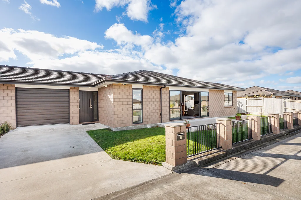 Feilding 2कमरा Executive 2019 townhouse