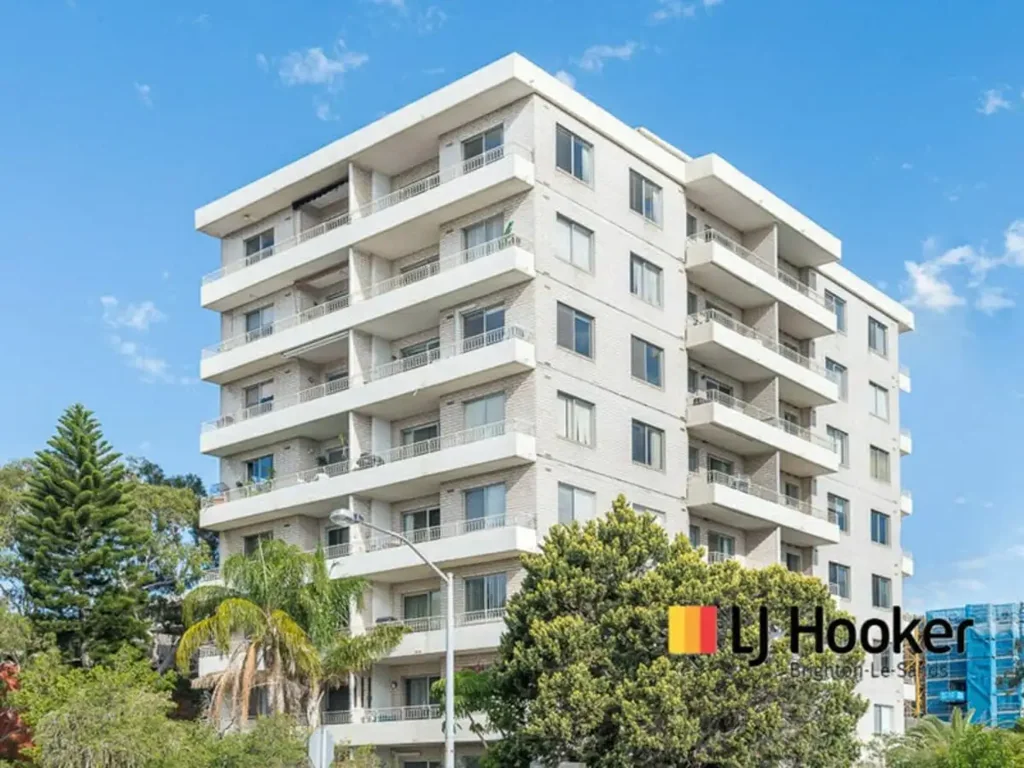 SPACIOUS TWO BEDROOM APARTMENT SO CLOSE TO THE BEACH!