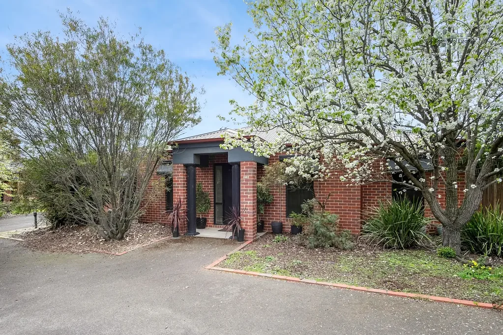 Ascot 3Moenga Tee off in style! - Perfect Downsizer