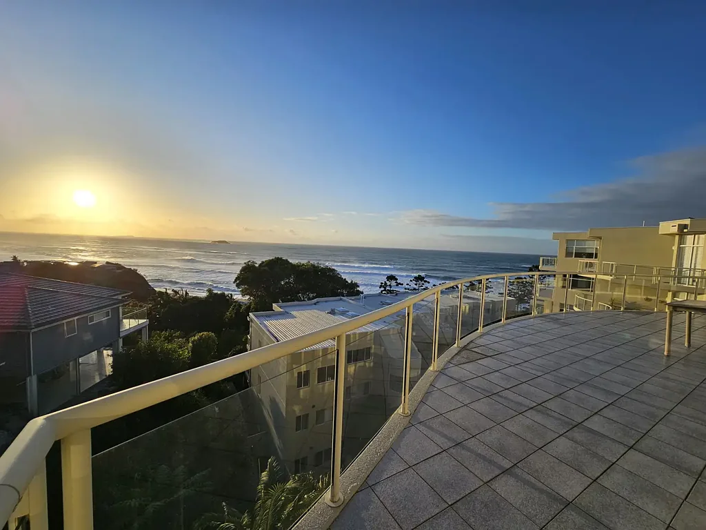 PENTHOUSE ON THE BEACH