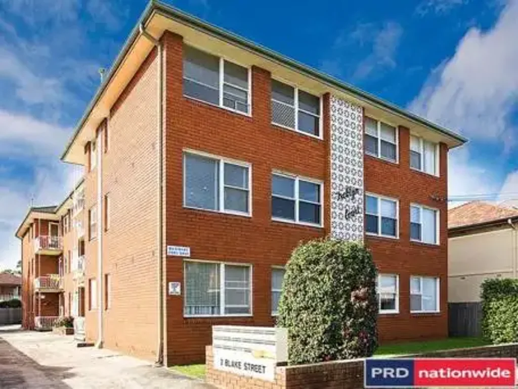 TWO BEDROOM UNIT! GREAT LOCATION!