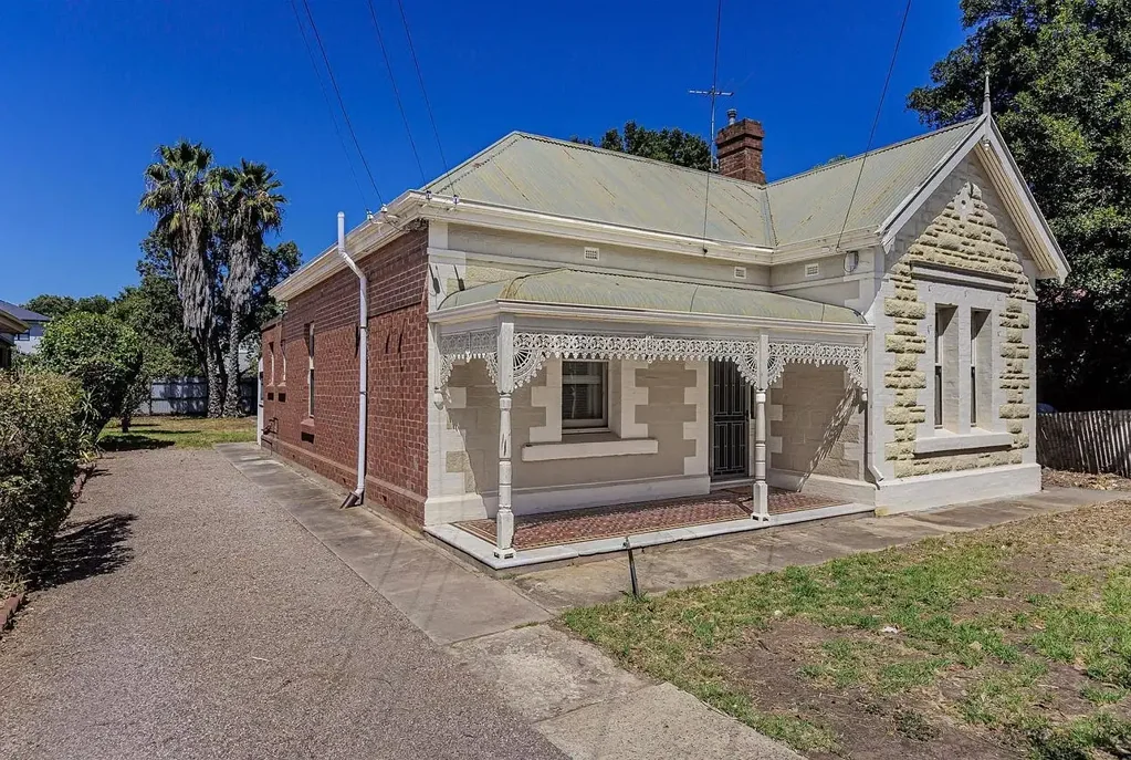 Spacious Living in a Prime City-Fringe Location