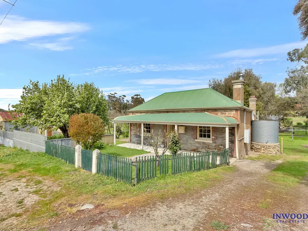Tungkillo 2ห้องนอน Affordable historic charm meets country lifestyle opportunity. Space and character with room to add your touches to create your country home.