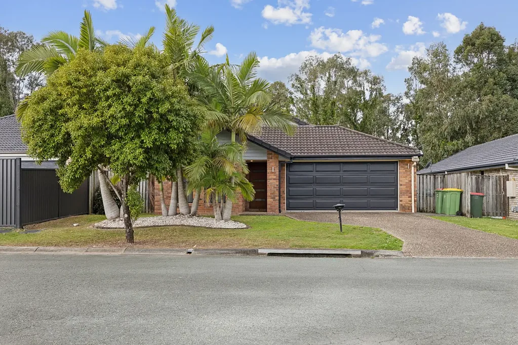 Upper Coomera 4Kwarto A Renovation Opportunity to Create Your Dream Home in The Landings!