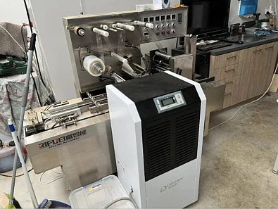 华人男子被捕，面临4项指控，大型烟草黑市遭海关起底