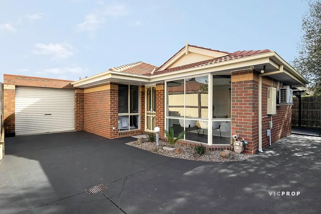 2/9 Bradley Drive, Mill Park, VIC 3082