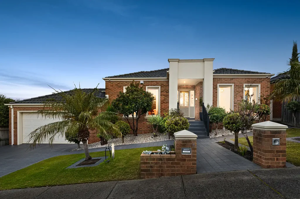 South Morang 4غرفة نوم An Exceptional Home in a Coveted Setting