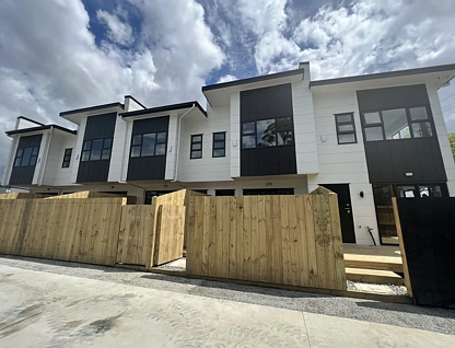 A/2 Awatere Street, Clover Park, Manukau City, 2 Kuwarto, 1 Banyo, Townhouse