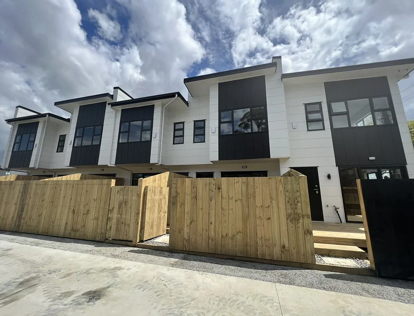A/2 Awatere Street, Clover Park, Manukau City, 2 Kuwarto, 1 Banyo, Townhouse