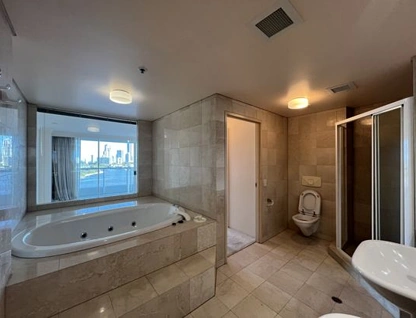 A11-3/75 Brighton Parade, Southport, Gold Coast, 2 Kuwarto, 2 Banyo, Unit