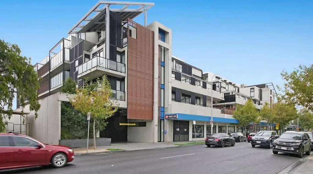 Bright Bayside Living in the Heart of Altona Village