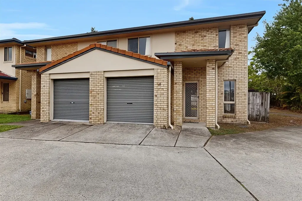 Deception Bay 3कमरा Freshly Painted Townhouse with Ducted Air Conditioning!