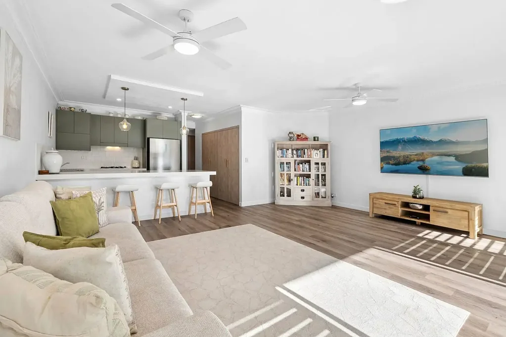 Sylvania 3Moenga Spacious, Stylish & Renovated Ground Floor Retreat