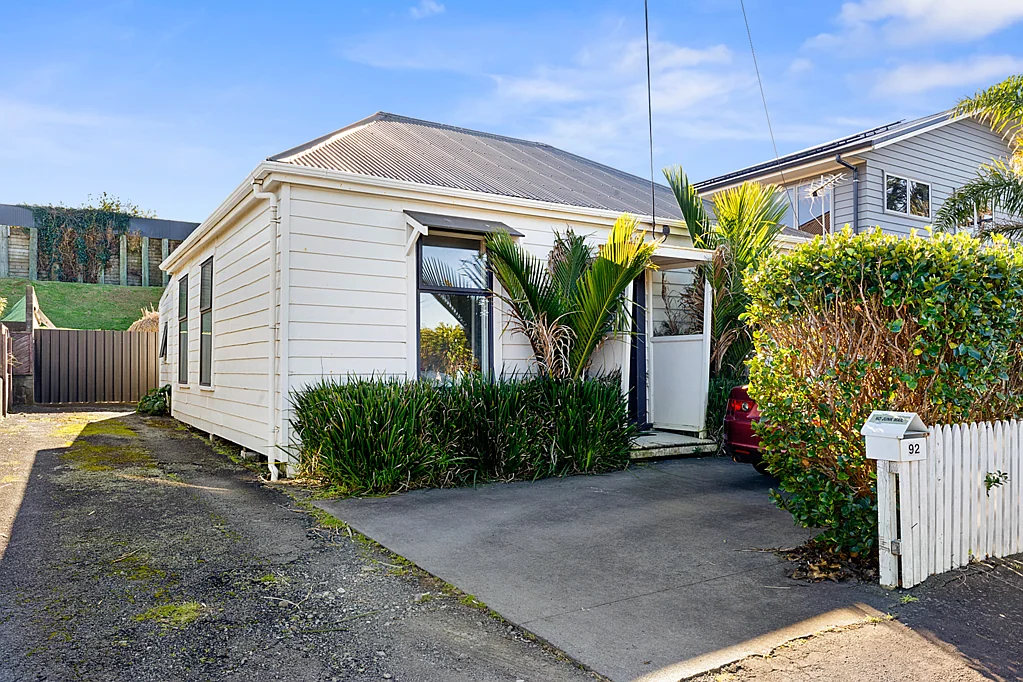 New Plymouth Central 3ਬੈੱਡਰੂਮ VENDOR SAYS SELL!