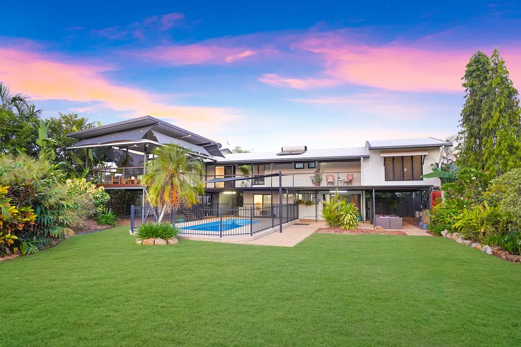 Marrara 5 Slaapkamer Expansive tropical entertainer with direct course access - the ultimate golfer's paradise!