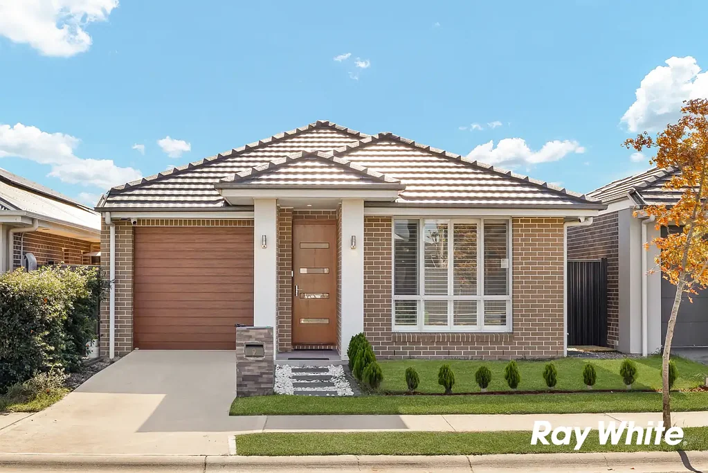READY TO MOVE IN Three Bedroom Single Level Home | WALK TO PARKS, SCHOOLS & LOCAL AMENITIES