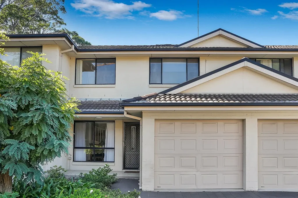 Spacious Townhouse in a Private & Peaceful Setting