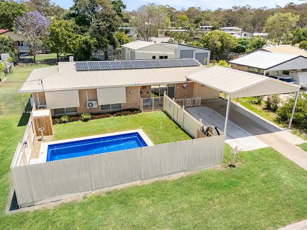 Boyne Island 3Kwarto BOYNE ISLAND RENOVATED HOME WITH POOL AND SHED!