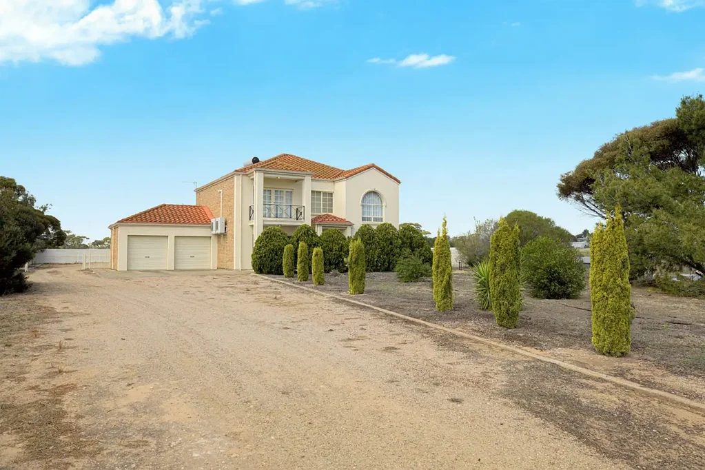 Port Broughton 4Zimmer Room to move with views to match!