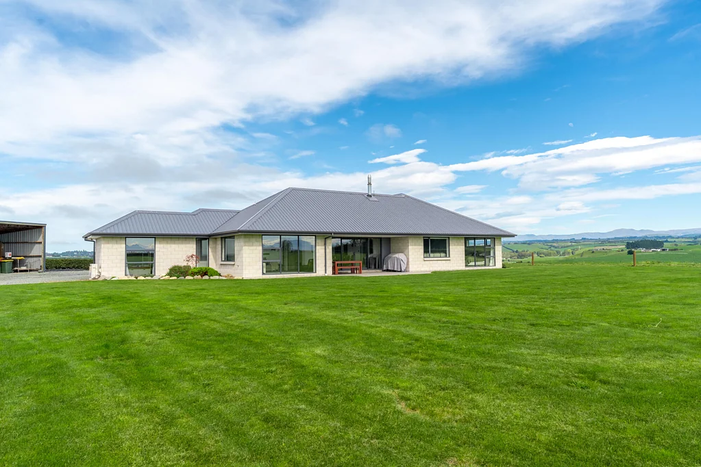 Levels Hilltop Scale With Luxury Detail - 7.7 Hectares