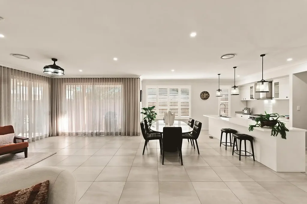 Pallara 4બેડરૂમ AUCTION: Hamptons-Inspired Elegance positioned on a Desirable Corner Block