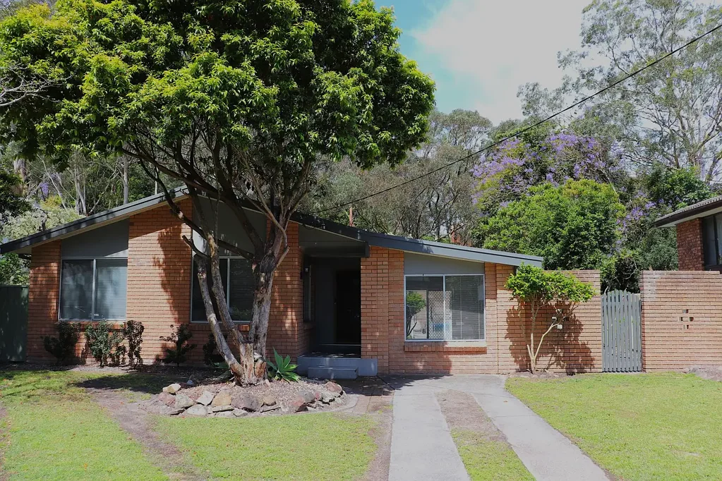 Family sized home in Nelson Bay with Inground swimming pool