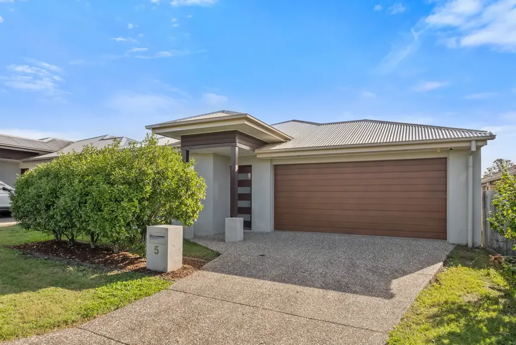 Logan Reserve 4બેડરૂમ As new, Large Home in Quiet Street