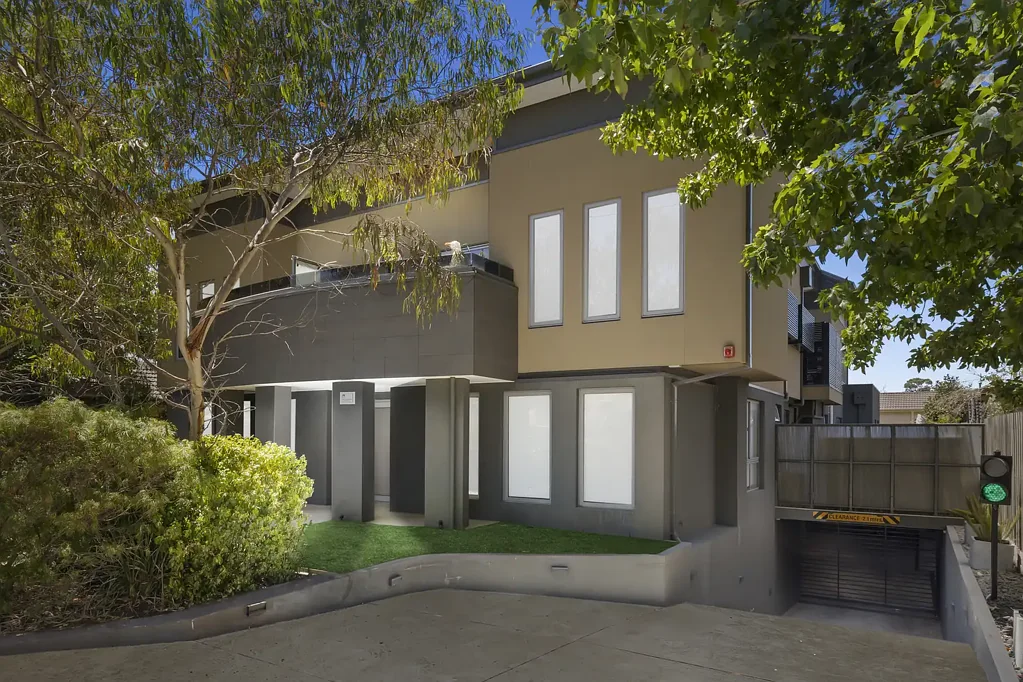 Oakleigh South 3ห้องนอน Boutique Modern Living with Secure Elevator Access