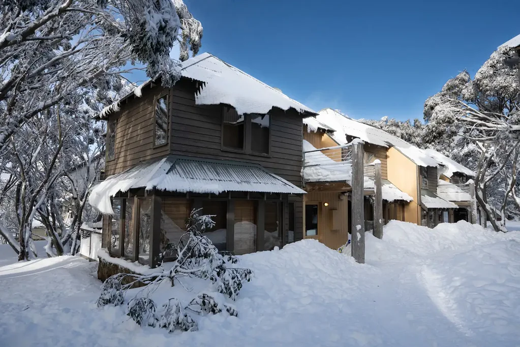 Harrietville 2 Bedroom Picture Postcard Ski Chalet Nestled Amongst the Snowgums