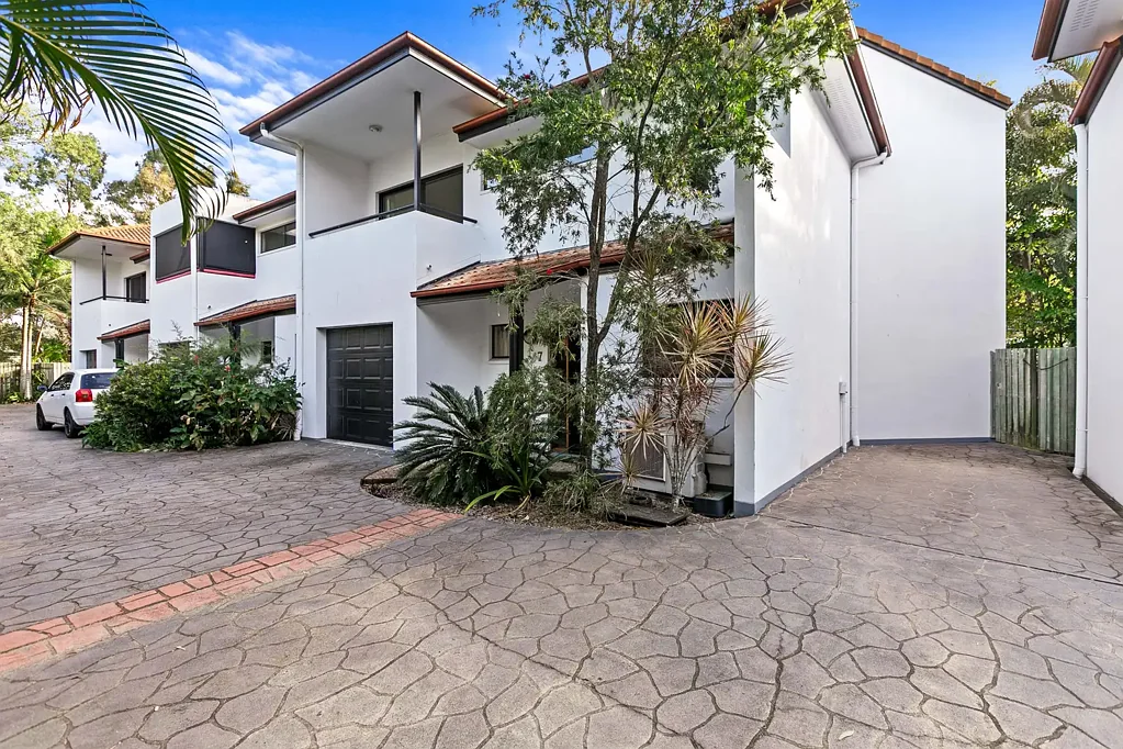 Scarness 3房  Superb Townhouse In Central Location