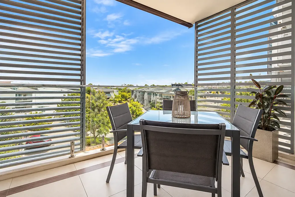 Large Modern 1 Bedroom Apartment With Lift