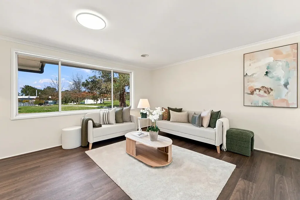 Charnwood 3Zimmer Freshly Updated Home on a Generous Block!