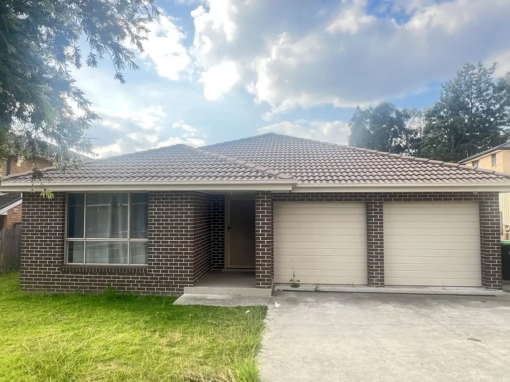 Big Spacious 6 Bedrooms Home for Big Family !!