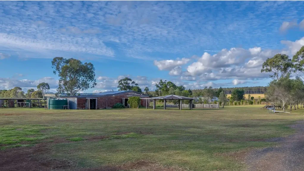 Crawford 5Kwarto OUTPOST CENTRE FOR SALE - COUNTRY LIVING - 5 MINUTES TO KINGAROY TOWN