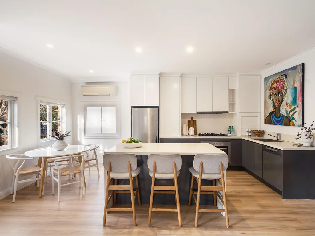 Freshwater 4房  Flexible family living with luxe coastal finishes, easycare lawns and a prized central location
