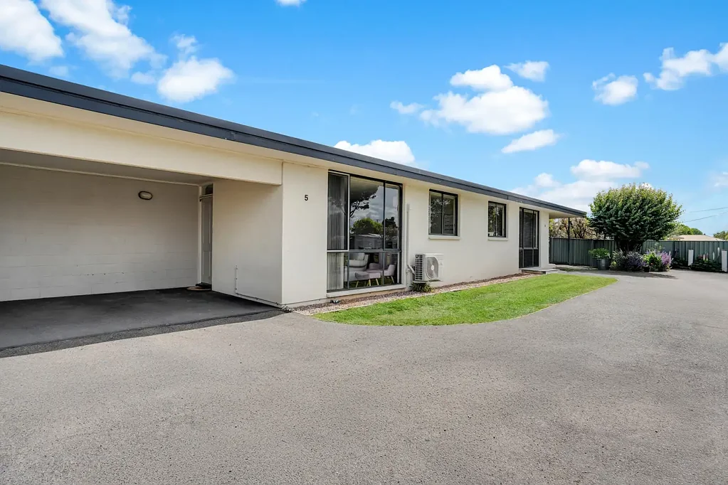 Longford 2 Bedroom WELCOME HOME!