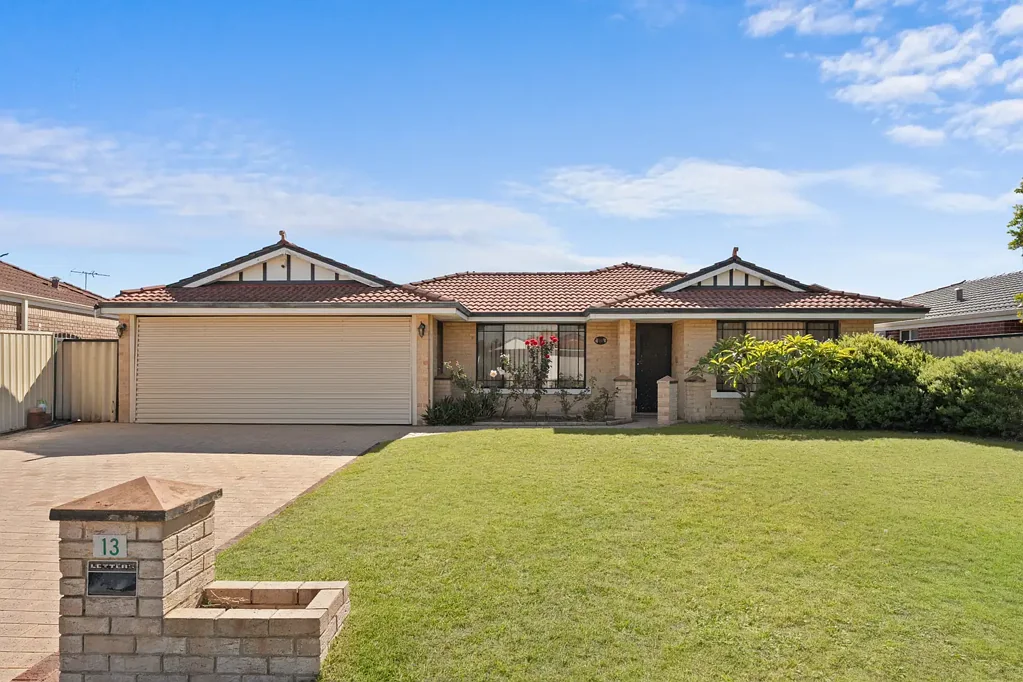 Warnbro 3 Bedroom COASTAL LIFESTYLE ON OFFER WITH THIS FANTASTIC FAMILY HOME