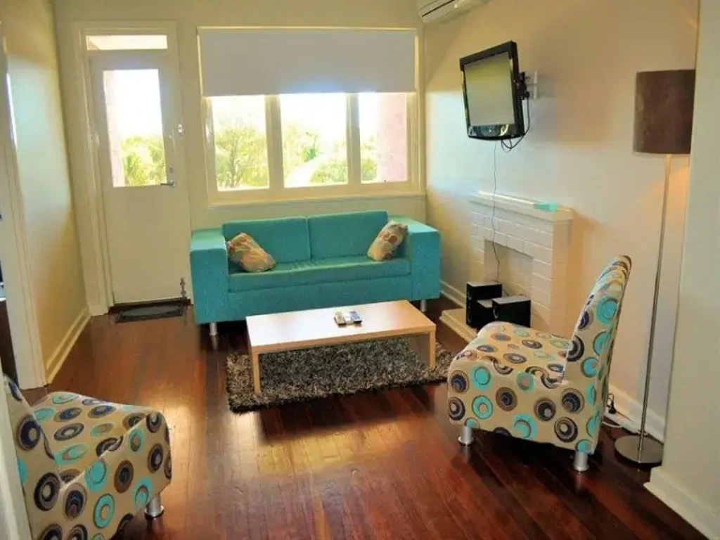 Low Maintenance Living - Fully Furnished 2x1
