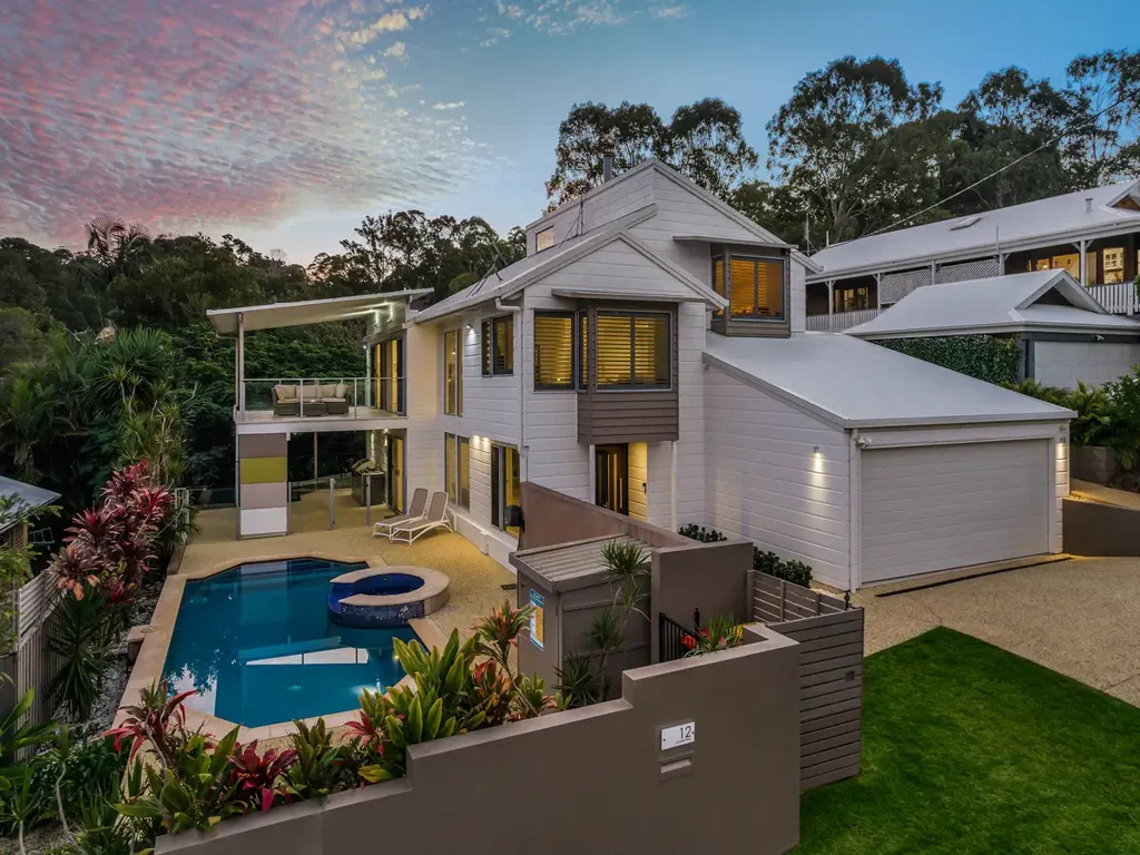 Buderim 4部屋 Architectural Elegance Meets Leafy Seclusion – Designed for Lifestyle Enhancement