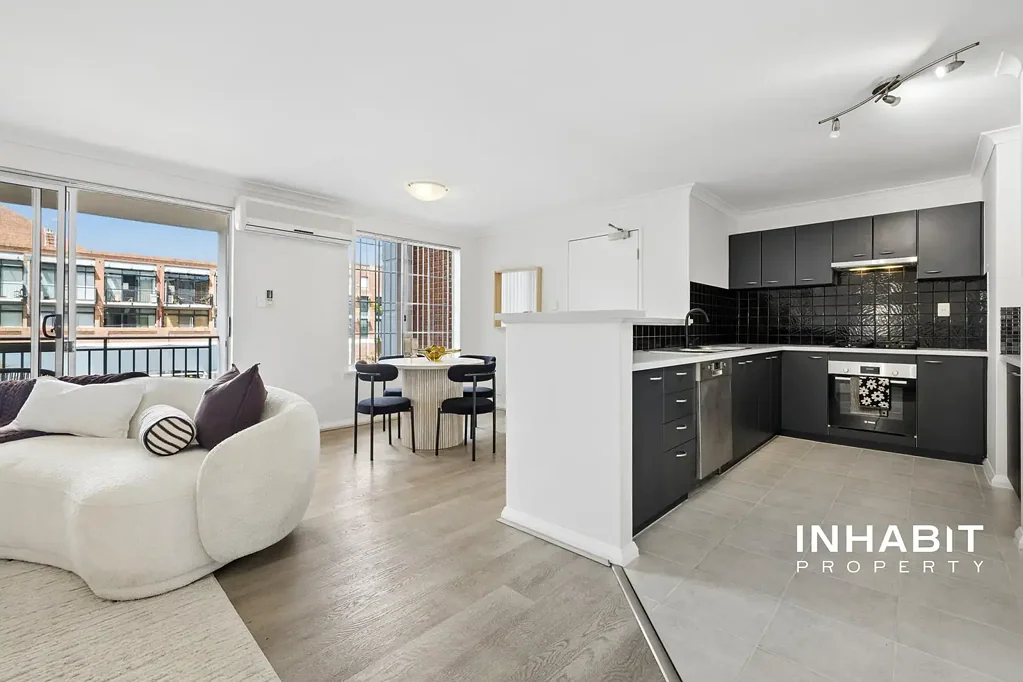 Perth 2कमरा Spacious Apartment Living with an Elevated Garden Outlook