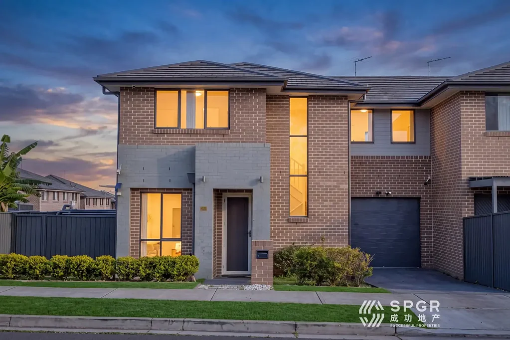 Werrington 4Kwarto Stylish 4-Bedroom Duplex with Beautiful Views