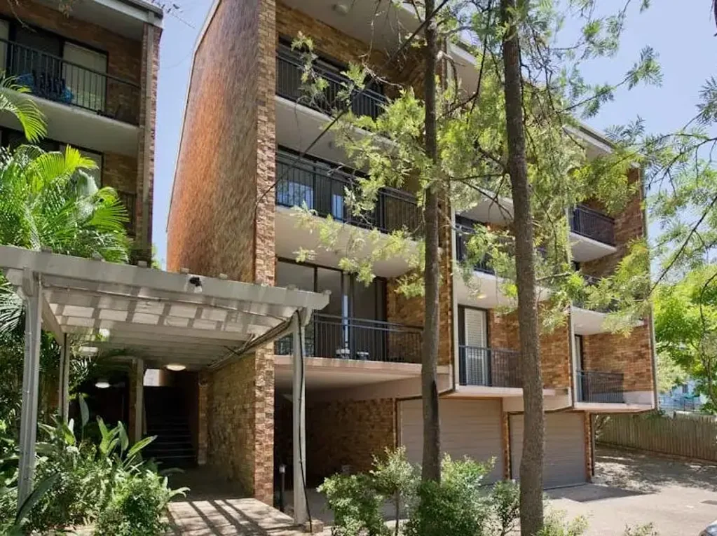 Cozy Townhouse in a Central Paddington Location