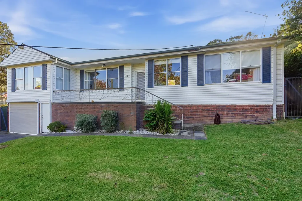 Picton 5 Bedroom Big Home, Bigger Backyard!